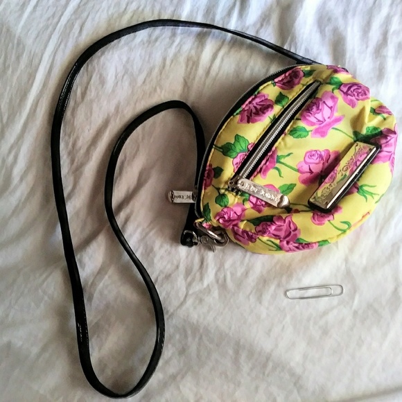 Betsey Johnson Handbags - Sale! Floral vintage Betsey Johnson crossbody ☀️